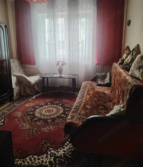 Apartament cu 4 camere decomandat în Central