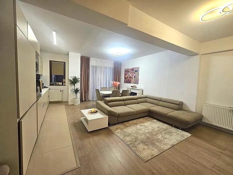 Apartament cu 3 camere decomandat, mobilat în Sisești