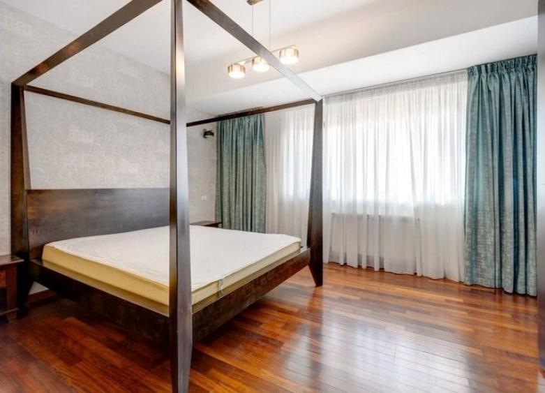 Apartament cu 4 camere, mobilat în Nordului