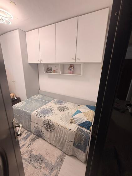 Apartament cu 3 camere decomandat în Exterior Vest