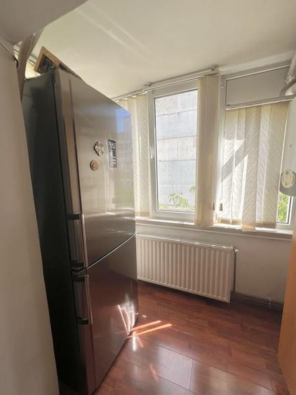 Apartament cu 3 camere decomandat în Nicolina