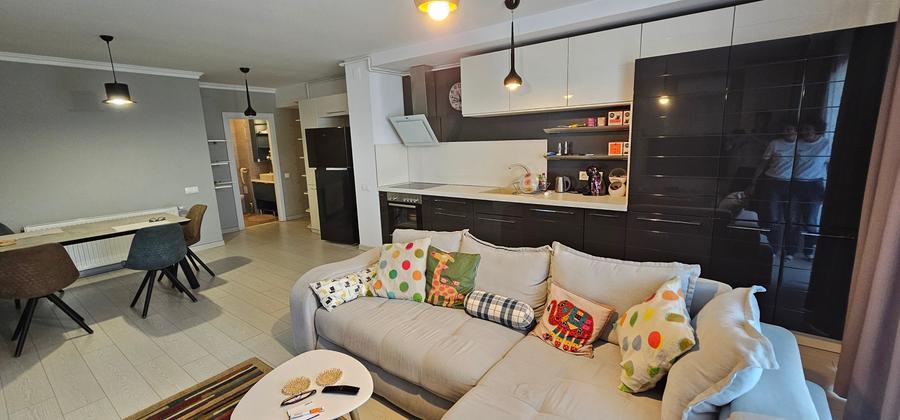 Apartament cu 3 camere semidecomandat în Panduri