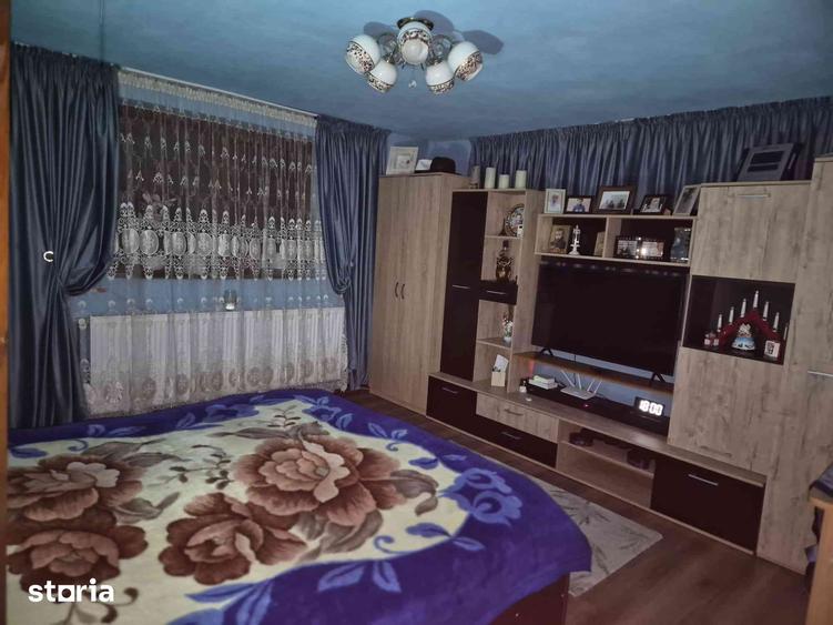 Casă cu 5 camere cu Teren 1000 Mp în Lerești