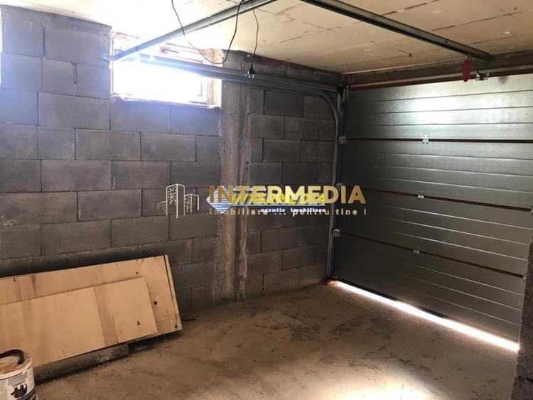 Casă individuală cu 5 camere cu Canalizare în Sud