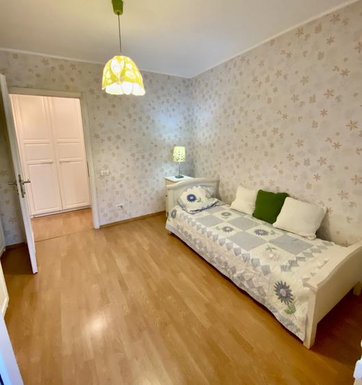 Apartament cu 4 camere semidecomandat, mobilat în Tineretului
