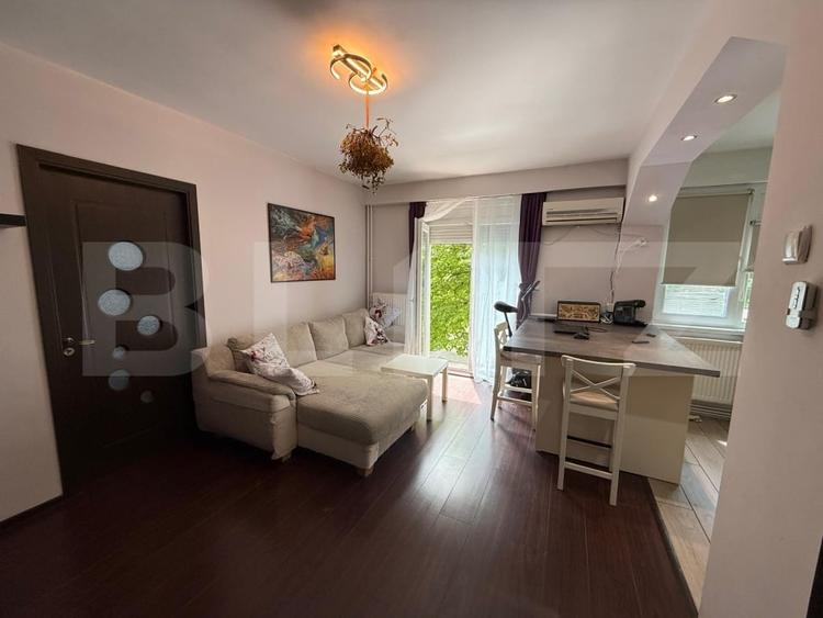 Apartament cu 4 camere decomandat, mobilat în Central