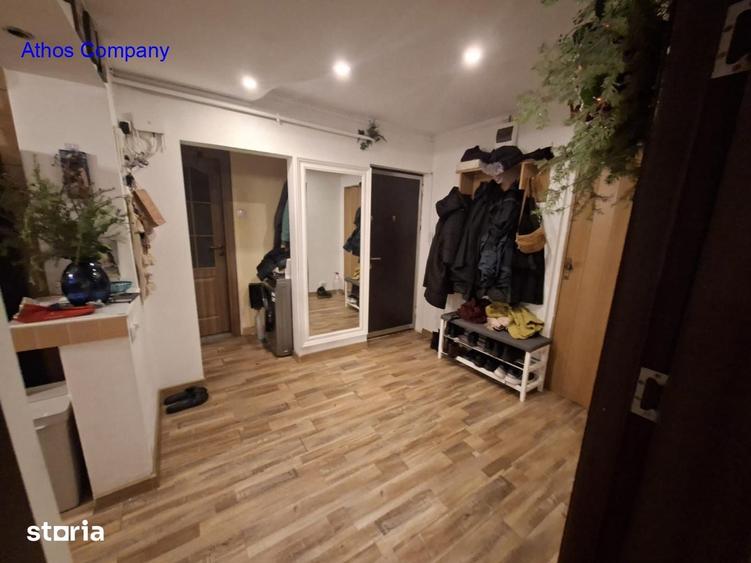 Apartament cu 4 camere semidecomandat, mobilat în Crângași