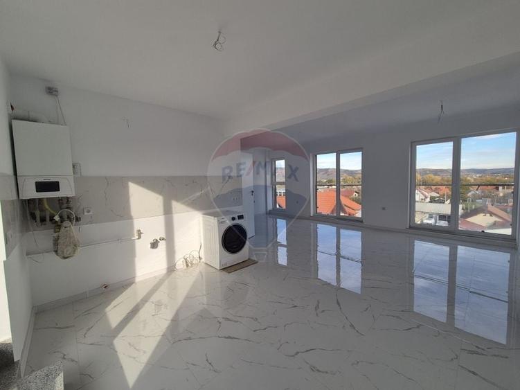 Penthouse cu 4 camere decomandat în Kogălniceanu