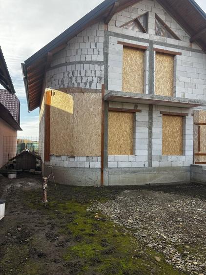 Casă cu 4 camere în Măneuți