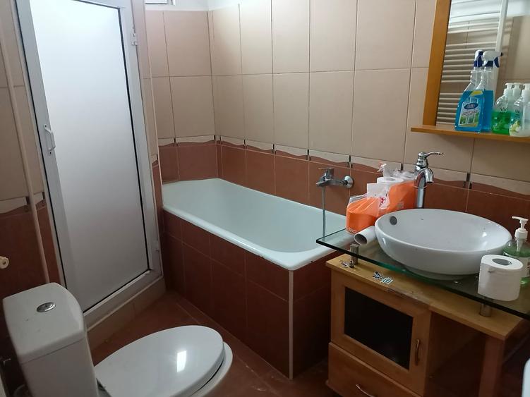 Casă individuală cu 6 camere cu Canalizare în ICIL