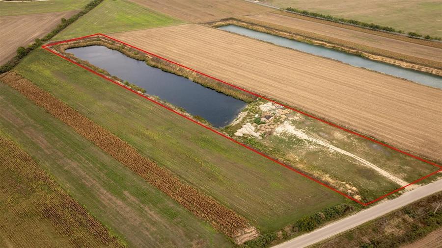 Teren intravilan de 27000 mp, în Santăul Mic