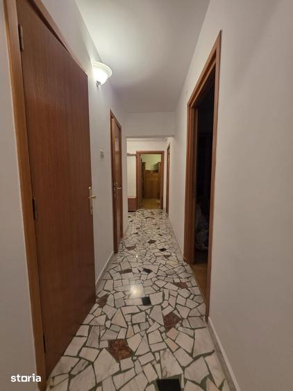 Apartament cu 3 camere decomandat în Drumul Taberei