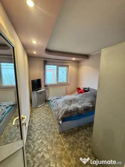 Apartament cu 4 camere decomandat, mobilat în Central