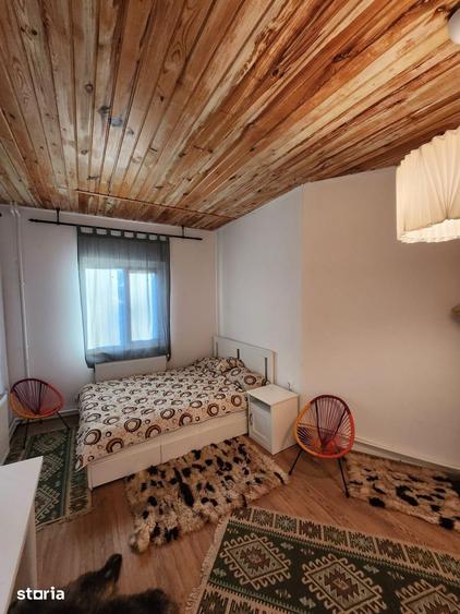 Casă cu 8 camere cu Teren 340 Mp în Central