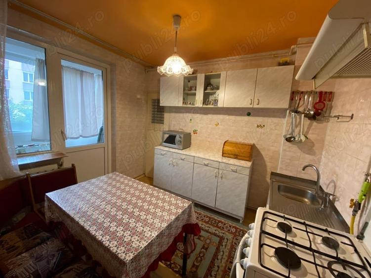 Apartament cu 3 camere decomandat în 22 Decembrie