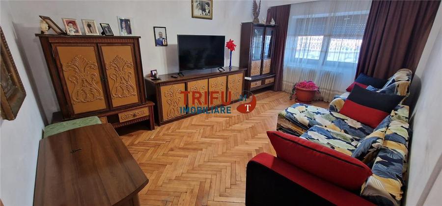 Apartament cu 3 camere decomandat în Cetate