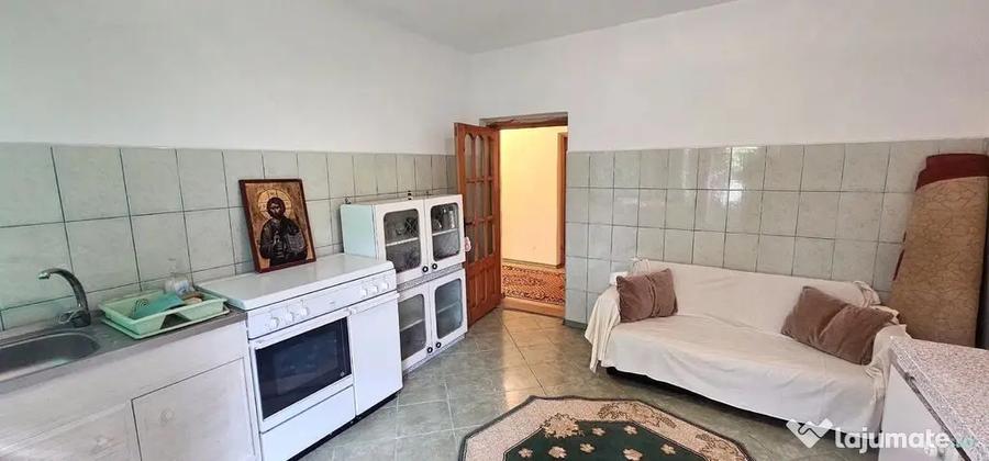 Casă cu 3 camere cu Canalizare în Vânători