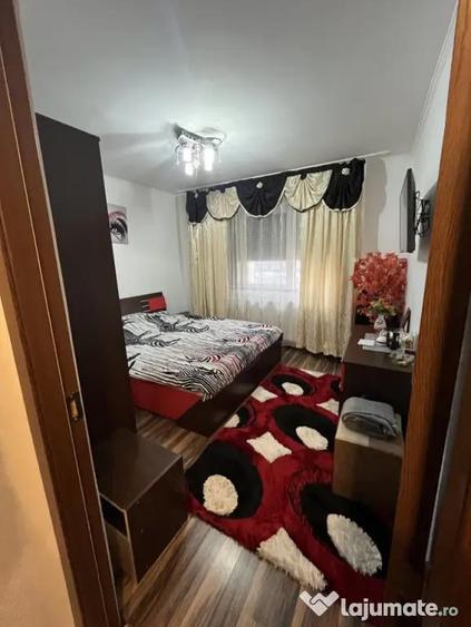 Apartament cu 4 camere decomandat în Central