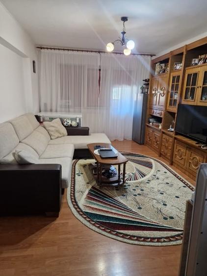 Apartament cu 3 camere decomandat, mobilat în Central