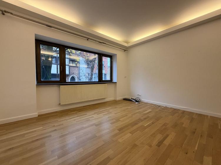 Apartament cu 3 camere, mobilat în Primăverii