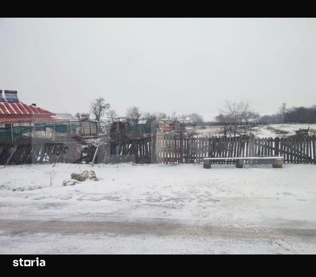 Teren de 3000 mp, în Conțești