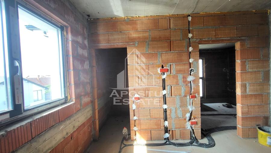 Duplex cu 5 camere cu Canalizare în Becicherecu Mic