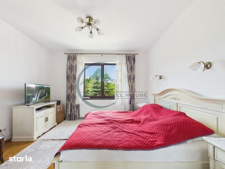 Casă cu 10 camere cu Teren 1009 Mp în Central