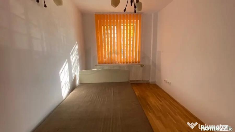 Apartament cu 3 camere semidecomandat în Chibrit