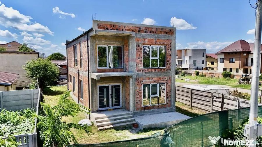 Casă cu 5 camere cu Teren 400 Mp în Central