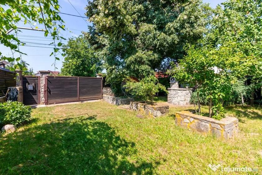 Casă cu 7 camere cu Teren 3425 Mp în Central