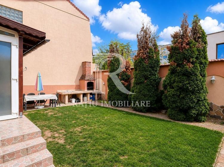 Casă cu 6 camere cu Canalizare în Rogerius