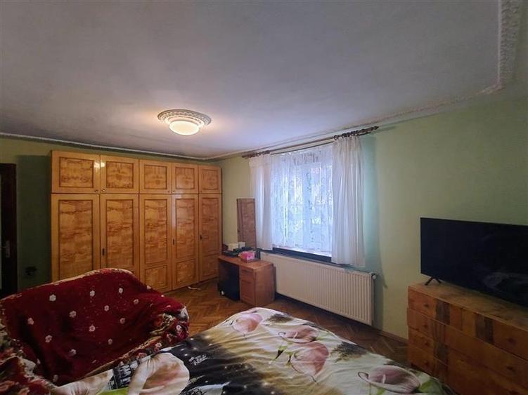 Casă individuală cu 7 camere cu Teren 220 Mp în Nord-Est