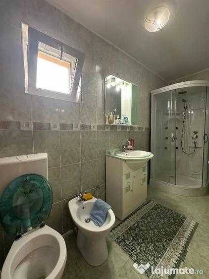 Casă cu 6 camere cu Teren 2250 Mp în Fulga
