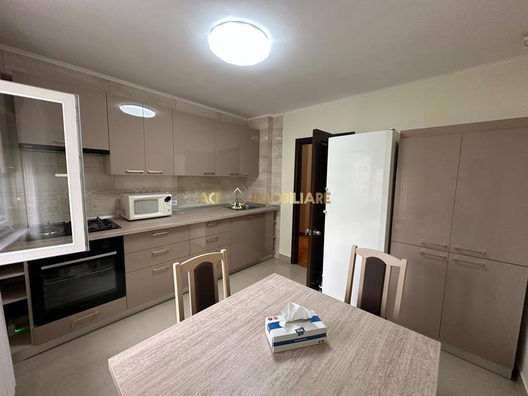 Apartament cu 3 camere decomandat, mobilat în Nerva Traian