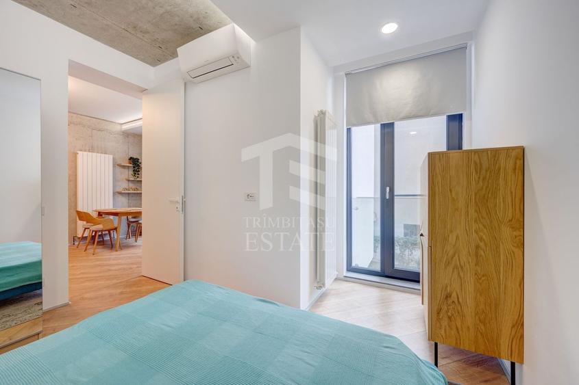 Apartament cu 4 camere semidecomandat, mobilat în Barbu Văcărescu