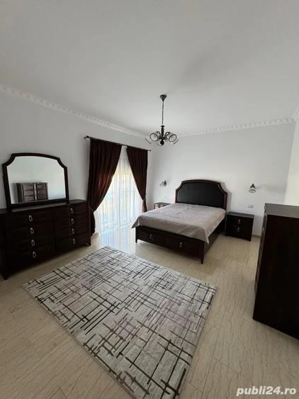 Casă cu 6 camere în Dumbrăvița