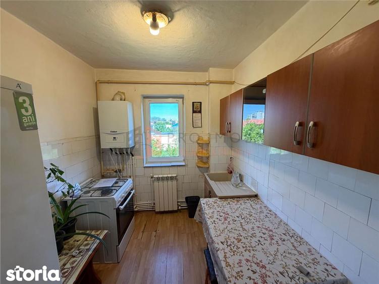 Apartament cu 2 camere semidecomandat, mobilat în Central