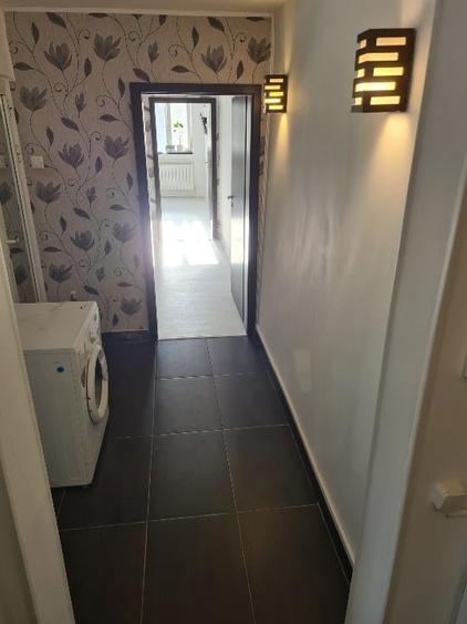 Apartament cu 4 camere semidecomandat în Inel II