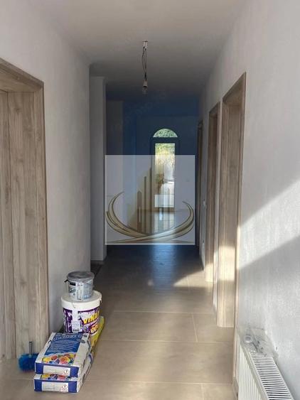 Casă cu 5 camere cu Teren 1000 Mp în Oloșag