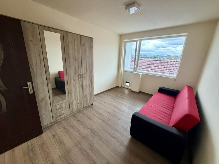 Apartament cu 3 camere semidecomandat în Central