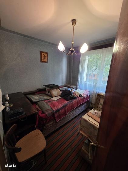 Apartament cu 4 camere decomandat în Lacul Tei