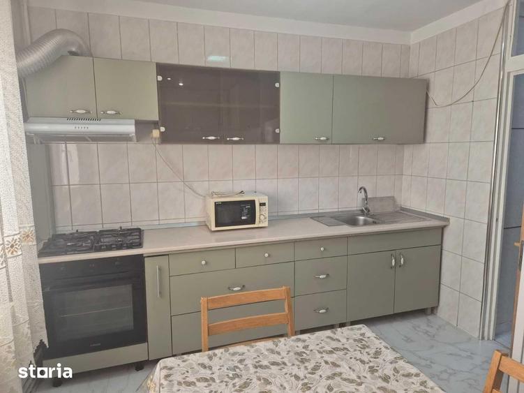 Apartament cu 3 camere decomandat în Giurgiului