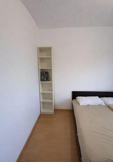 Apartament cu 3 camere semidecomandat, mobilat în Tineretului