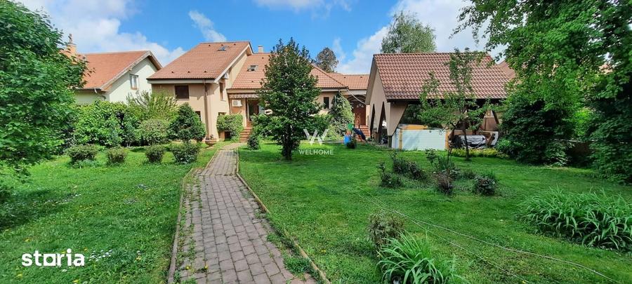 Casă cu 8 camere cu Teren 1000 Mp în Trei Stejari