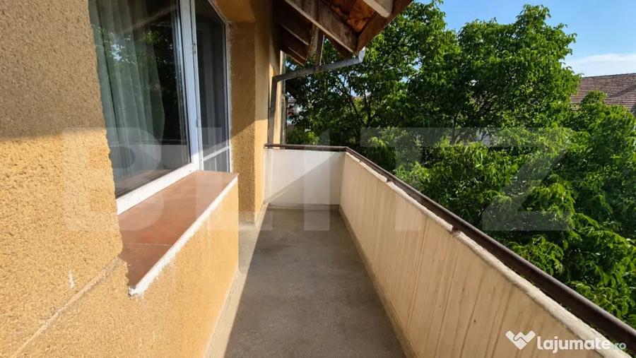 Apartament cu 3 camere decomandat în Carpați 2