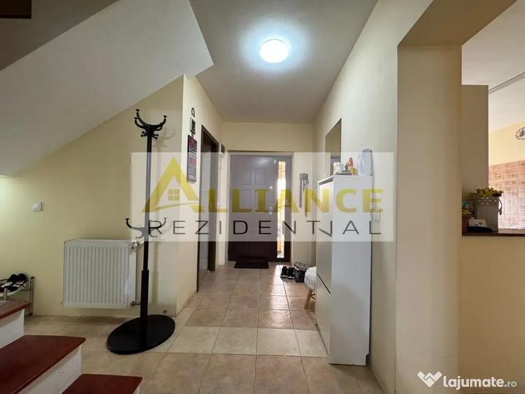 Casă cu 7 camere cu Teren 1086 Mp în Pădurișu