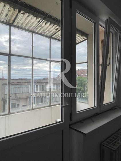 Apartament cu 3 camere semidecomandat în Central