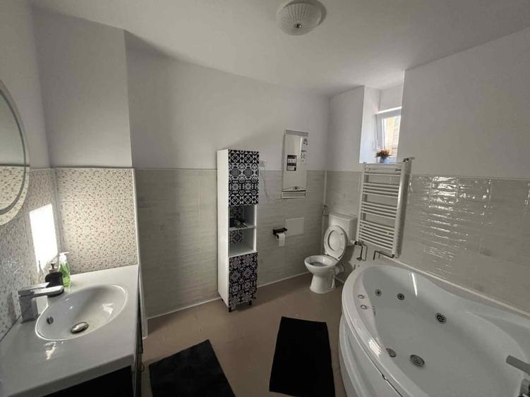 Duplex cu 5 camere cu Canalizare în Ghirodei