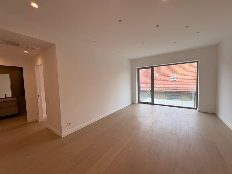 Apartament cu 2 camere semidecomandat în Barbu Văcărescu