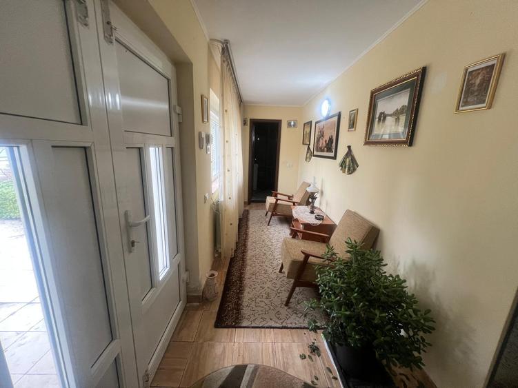 Casă individuală cu 5 camere cu Teren 1200 Mp în Central
